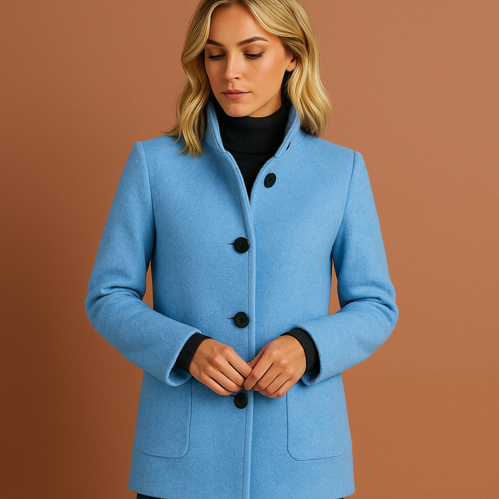Tijdloze lange dames manteljas met knoopsluiting. Elegante herfstjas, perfecte aanvulling op modecollectie.