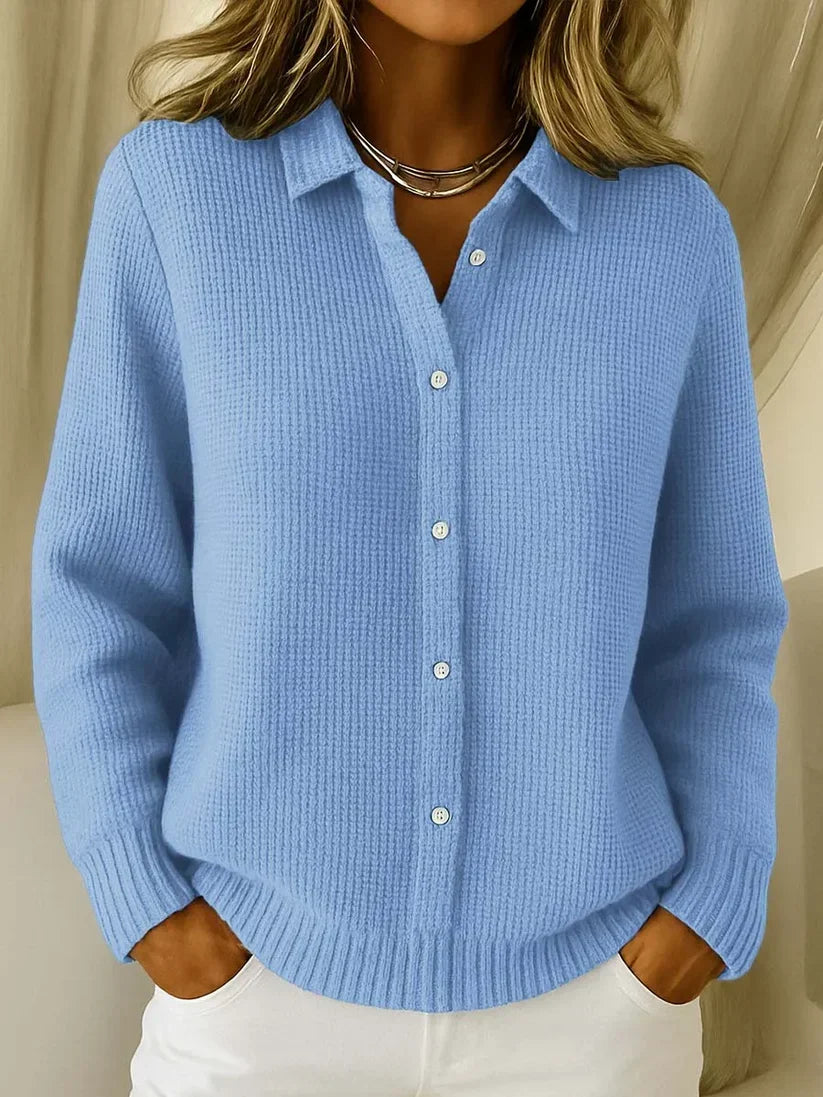 Dames gebreide polo met elegante structuur, lange mouwen en klassieke uitstraling, perfect voor casual chic.