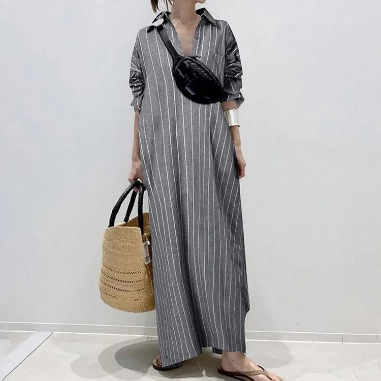 Gestreepte dames maxi jurk, ideaal als comfortabele zomerjurk met een vleugje vintage charme.