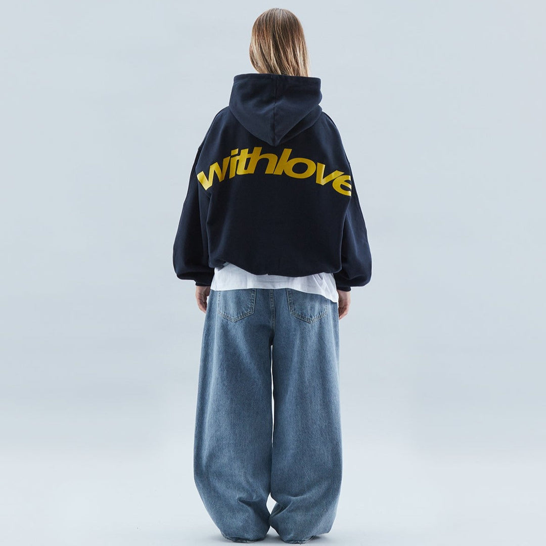 Navy dames hoodie Althéon, een comfortabele pullover voor vrouwen, ideaal voor herfst- en wintermode.