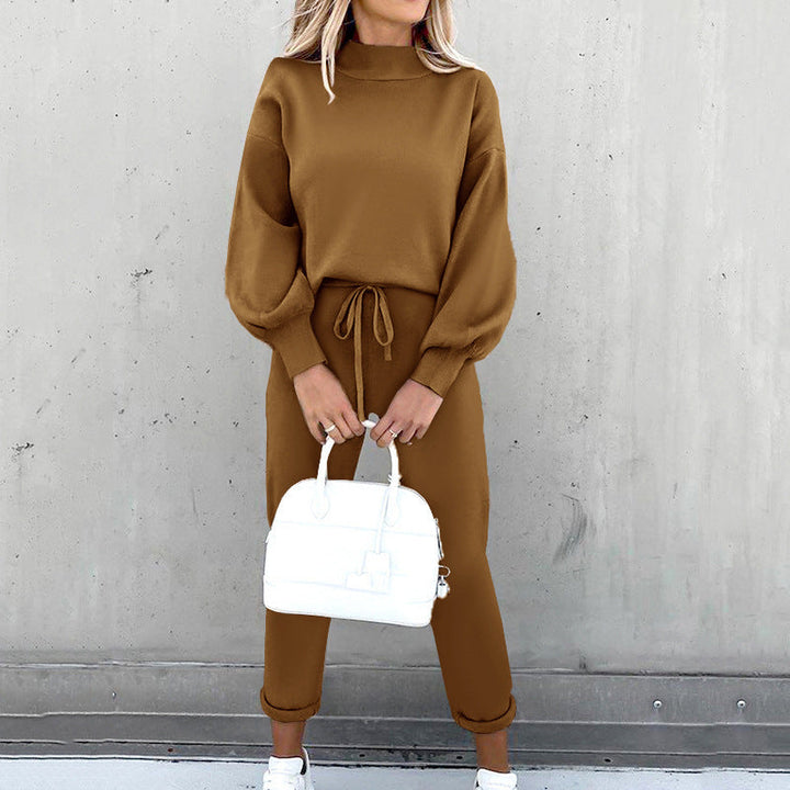 Stijlvol dames huispak: rollkraag top & hoge taille broek voor een trendy én relaxte herfstlook.