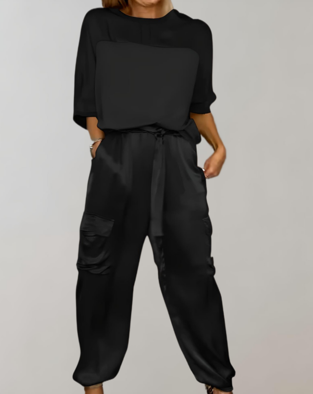 Elegante dames co-ord set: modieus 3/4 mouw shirt en cargo broek voor een trendy look.