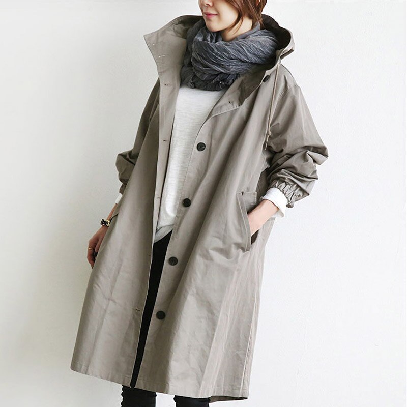 Dames lange jas met capuchon, perfect als stijlvolle winterjas of tussenseizoen bovenkleding. Comfortabel en casual.