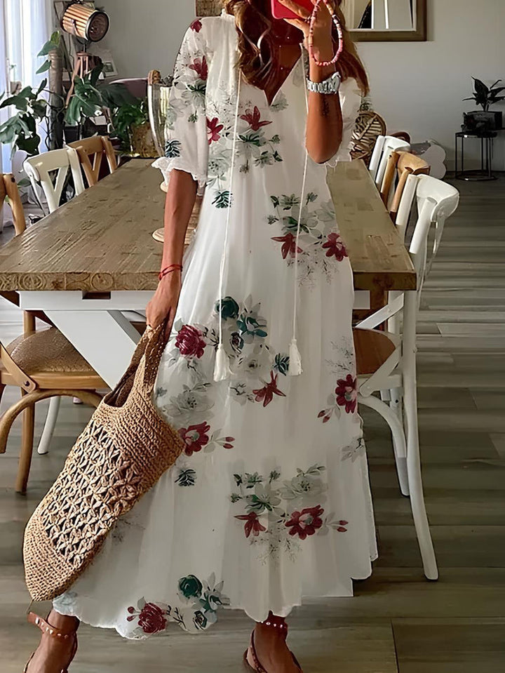 Chique dames maxi jurk met kleurrijke bloemenprint en verfijnde ruches, geschikt voor elke elegante gelegenheid.