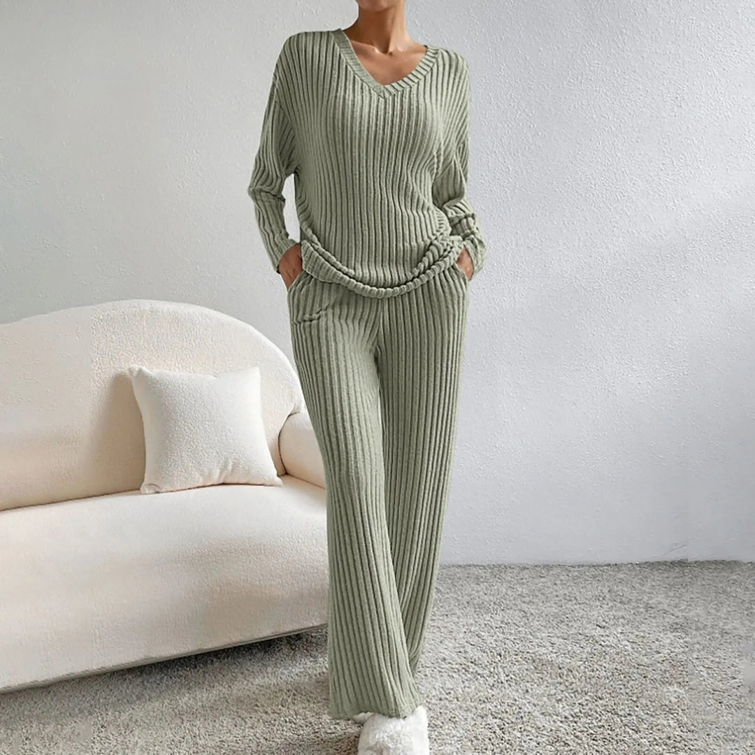 Close-up van de top van de dames loungewear set, moderne pasvorm en zachte textuur, vrijetijdskleding.