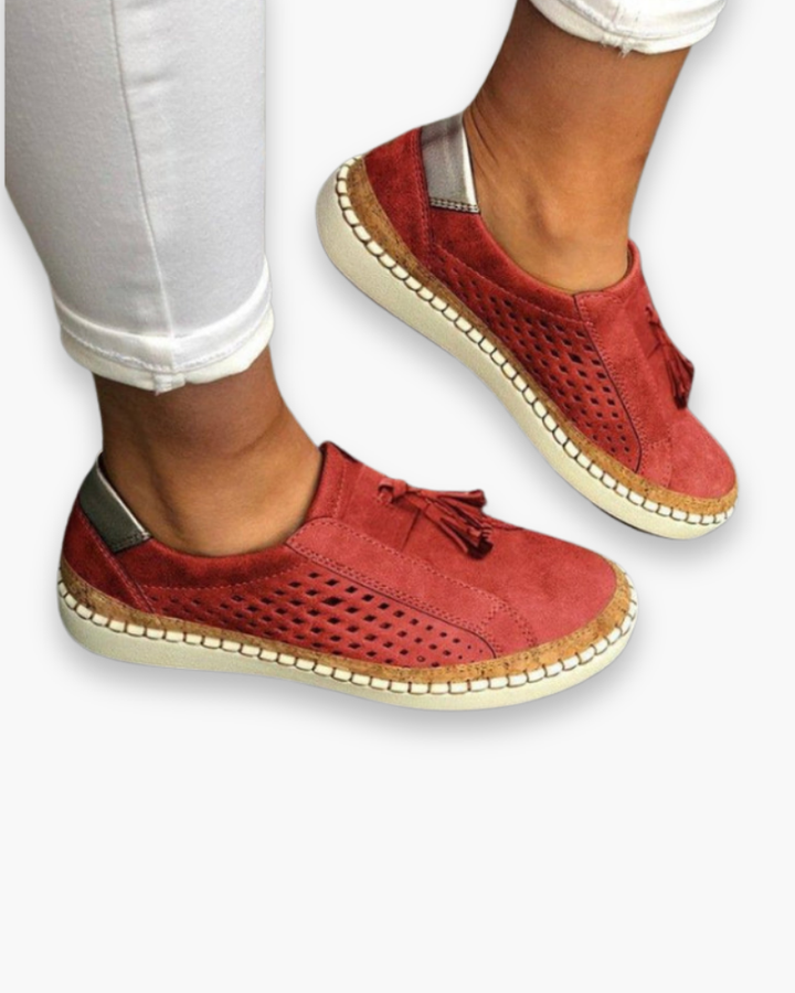 Zwarte flexibele dames zomerschoenen, ideaal voor comfortabel wandelen. Ademende instappers met lichtgewicht design.