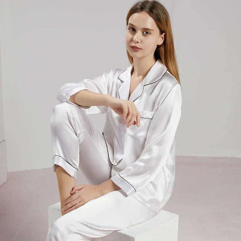 Hoogwaardige dames nachtkleding set, met luxe materialen voor duurzaam comfort.