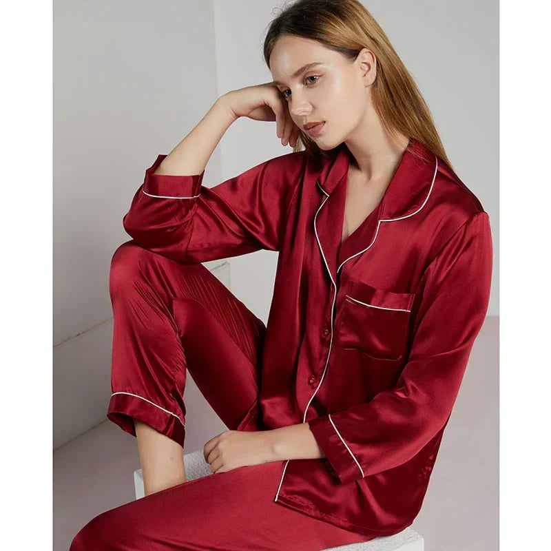 Damespyjama set in effen kleur, elegant en ademend voor een goede nachtrust.