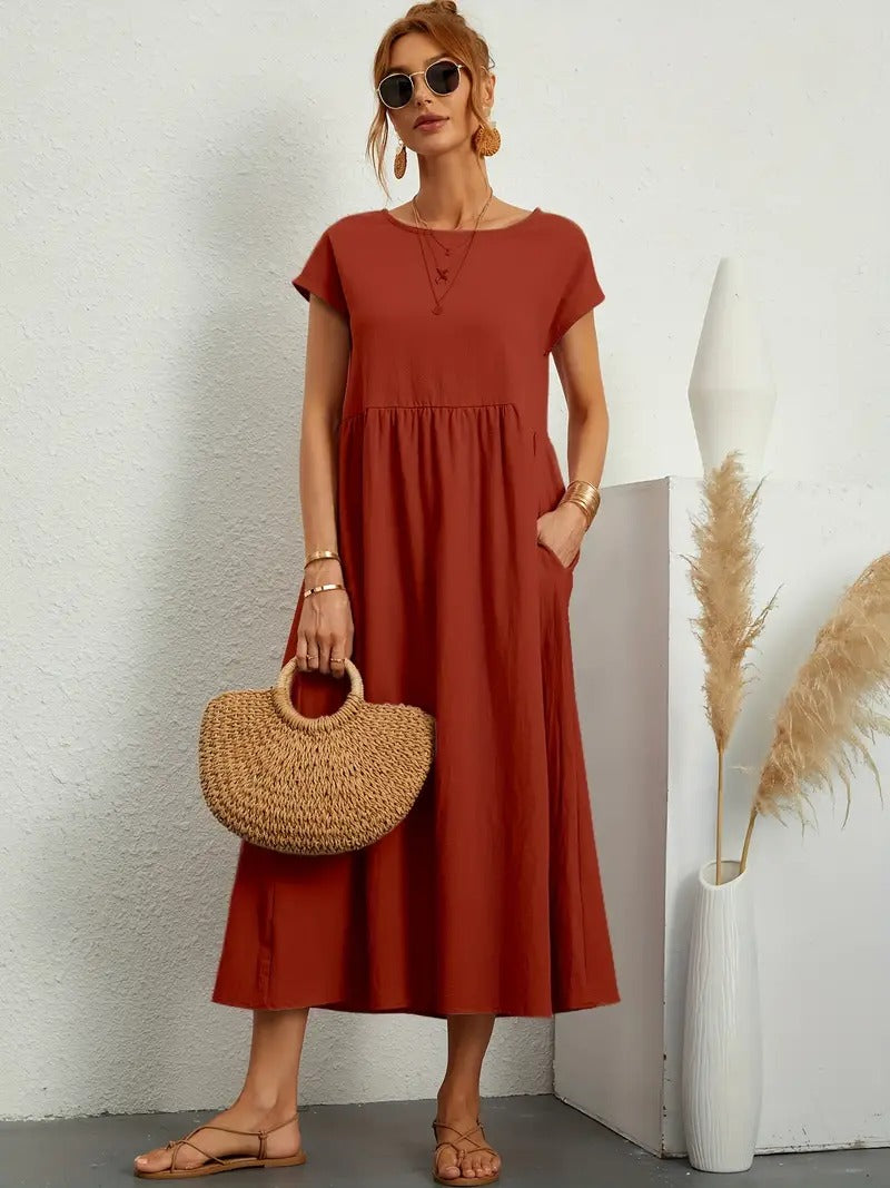 Elegante zwarte dames midi jurk met geplooide rok en comfortabele korte mouwen.
