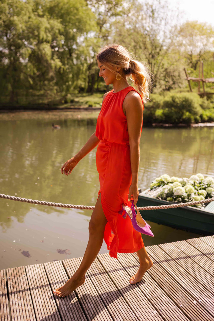 Stijlvolle elegante midijurk voor dames, mouwloos met unieke halskraag en sexy beenslip.