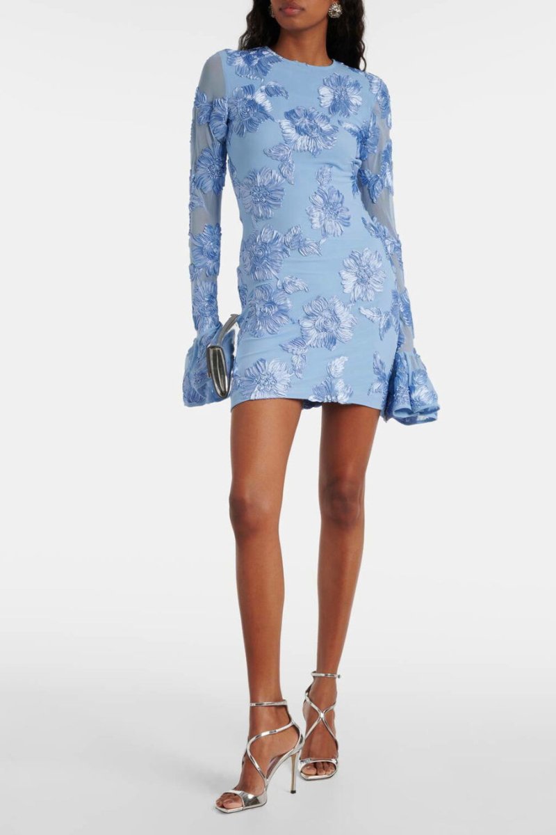 Elegante damesjurk met bloemenborduurwerk. Mini lengte, ideaal voor zomerse dagen en avonden.