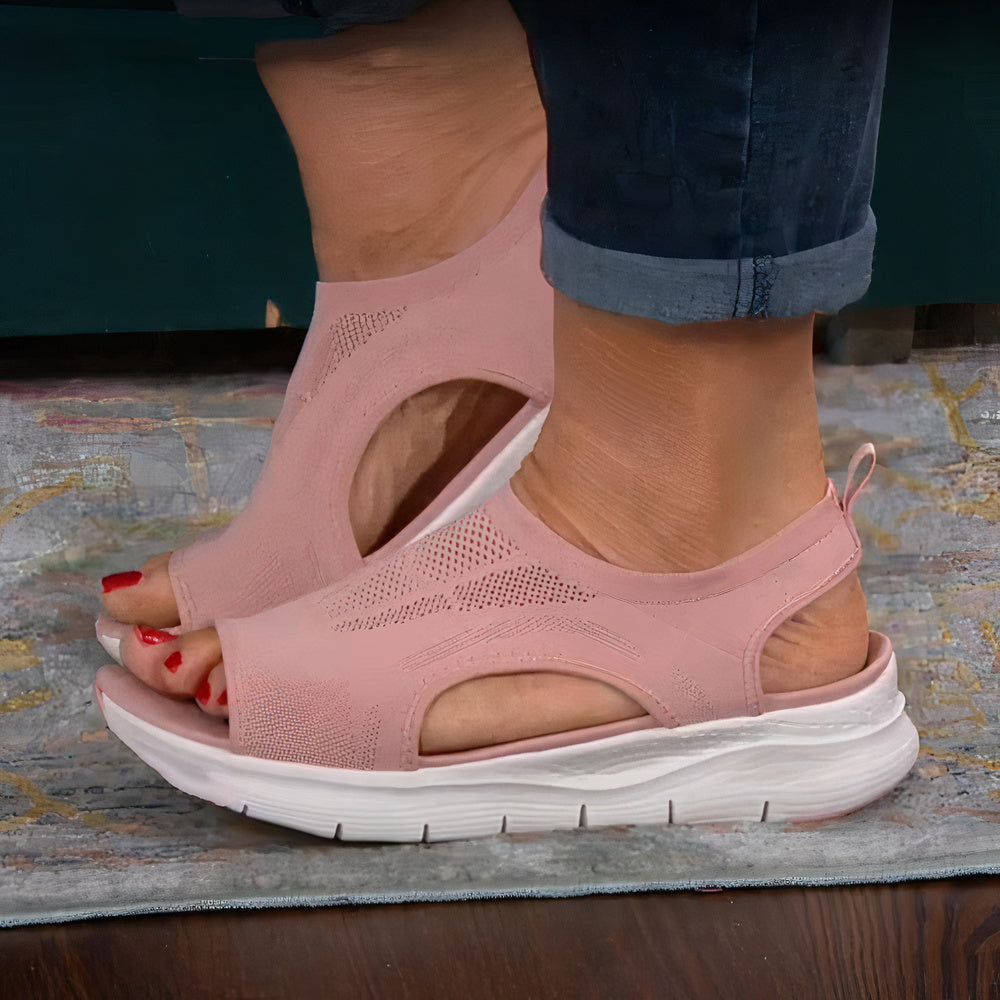 "Dames orthopedische sandalen, blauw, met enkelband. Zomerse stijl, comfort en ondersteuning voor dagelijks gebruik."