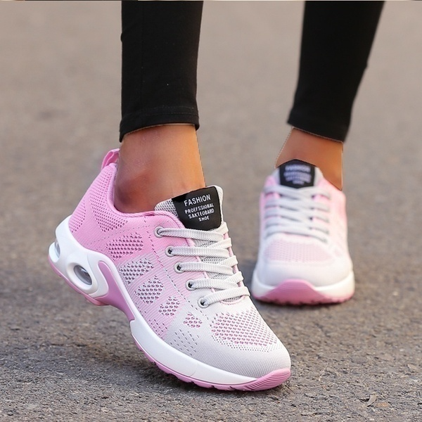 Stijlvolle dames orthopedische schoenen in neutrale kleur voor stabiliteit en comfort, geschikt voor elke dag.