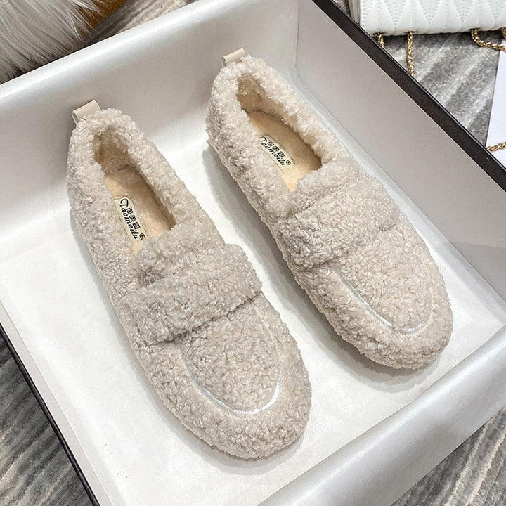 Dames pluche pantoffels in crème, zwart, khaki; warme sloffen met zachte antislip zool voor comfort binnenshuis.