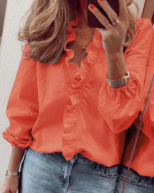 Stijlvolle dames ruche V-hals blouse met lange mouwen. Een veelzijdige top voor elke gelegenheid, van casual tot formeel.