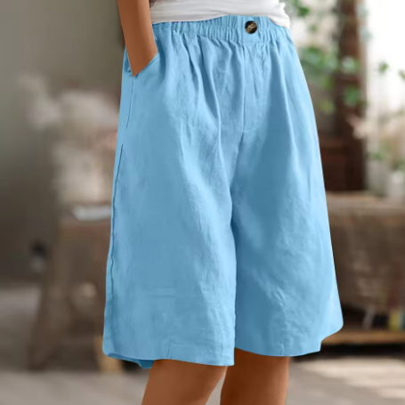 Handige zijzakken op modieuze dames korte broek, ideaal voor vrije tijd.