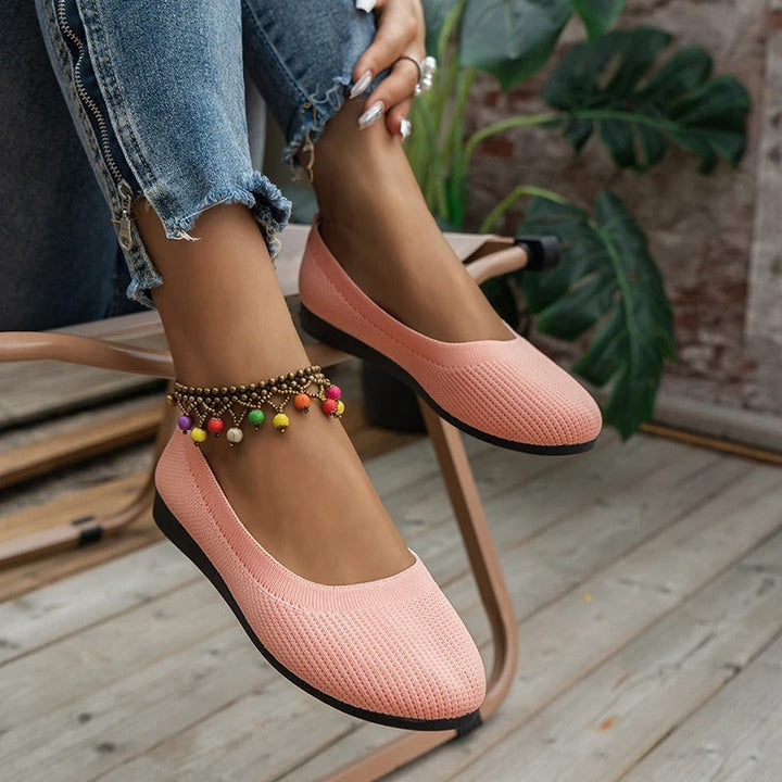 Veelzijdige slip-on ballerina's in zwart, comfortabel en modieus.