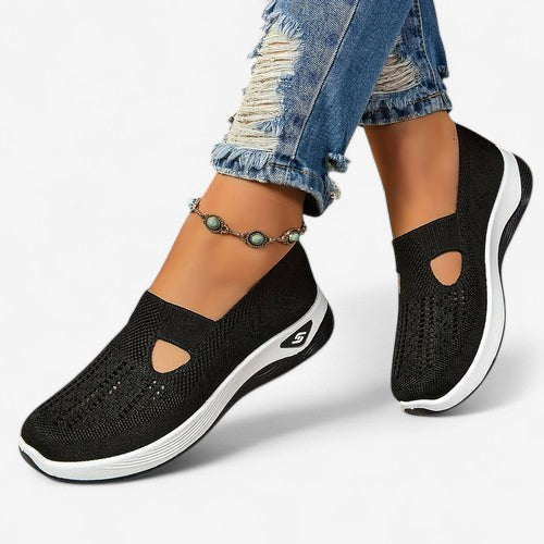 Moderne dames sneakers met slip-on design en elegante uitsparing, een must-have voor casual stijl.