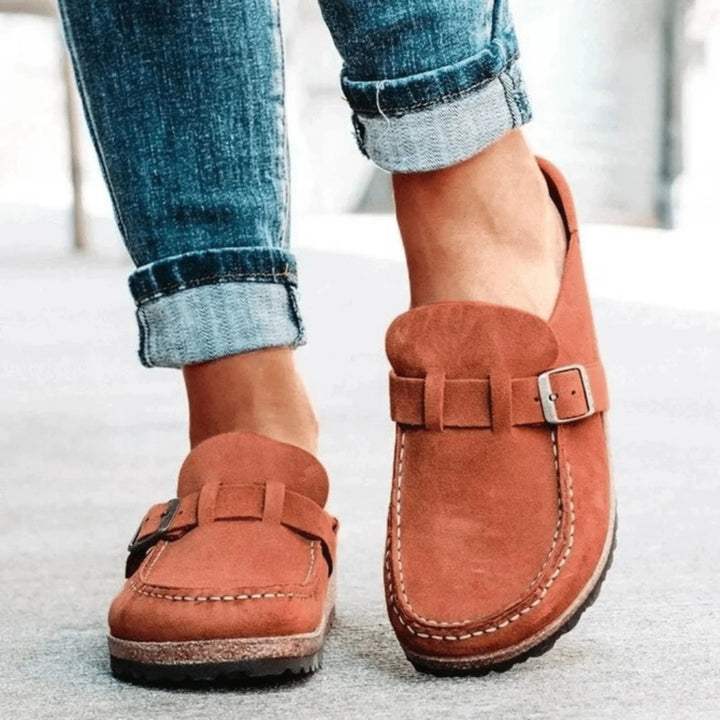 Zomerse dames slippers, een stijlvolle instapper met verstelbare gesp voor warme dagen.
