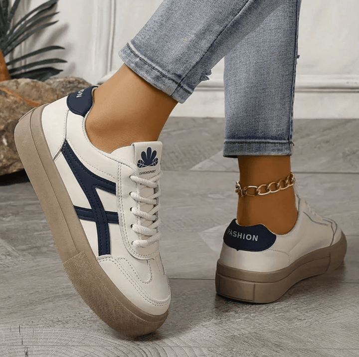 "Dames sneakers met ergonomische zolen, blauw en bruin, orthopedisch comfort voor dagelijks gebruik en modieuze stijl."