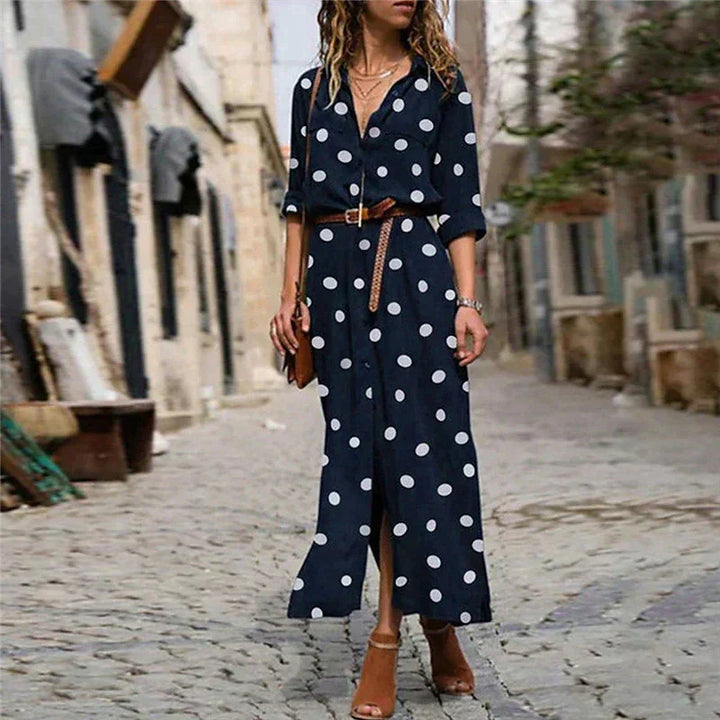Veelzijdige dames stippenjurk, comfortabel en casual. Flatterende pasvorm, ideaal als zomerjurk.
