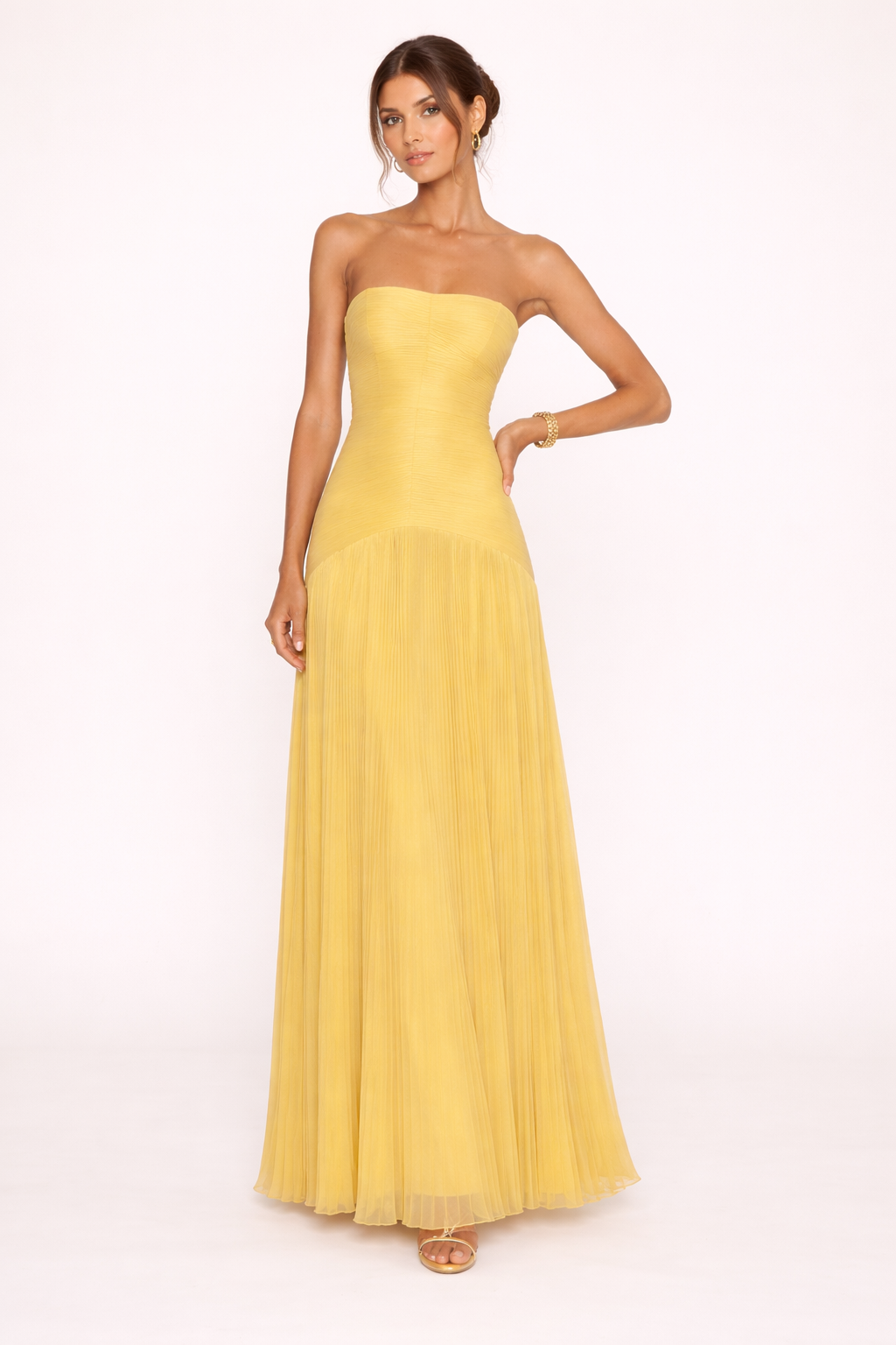 Zomerse strapless maxi jurk, geplooid en elegant. Ideaal als strandjurk of casual dames jurk voor vakantie.
