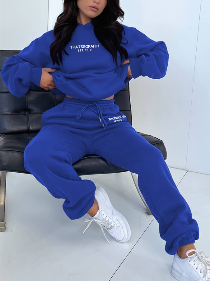 Dames jogging set: ruime hoodie en stijlvolle rechte broek voor een ontspannen, modieuze uitstraling.