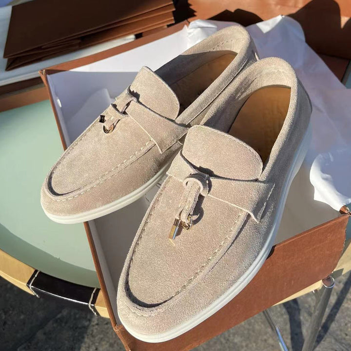 "Dames suede loafers - tijdloos elegant, luxueuze afwerking, comfortabele pasvorm, ideale keuze voor elke gelegenheid."