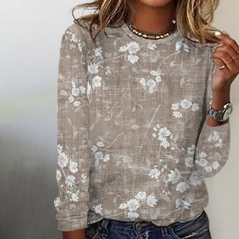 Close-up van dames top met bloemenprint, ronde hals en lange mouwen in kaki kleur