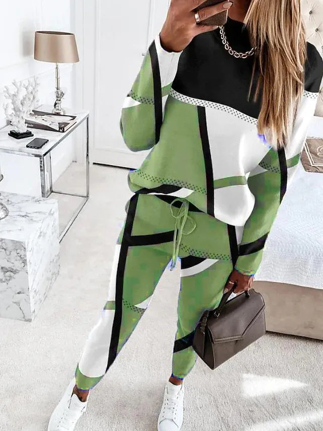 "Dames trainingspak met geometrisch patroon, relaxte pasvorm, ademend materiaal, ideaal voor casual en actieve styling."