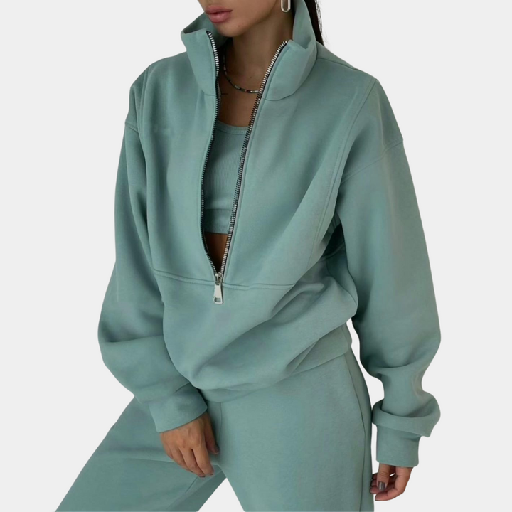 "Dames trainingspak met rits, groene top met hoge taille en losse pasvorm, comfortabel voor sport en casual gelegenheden."