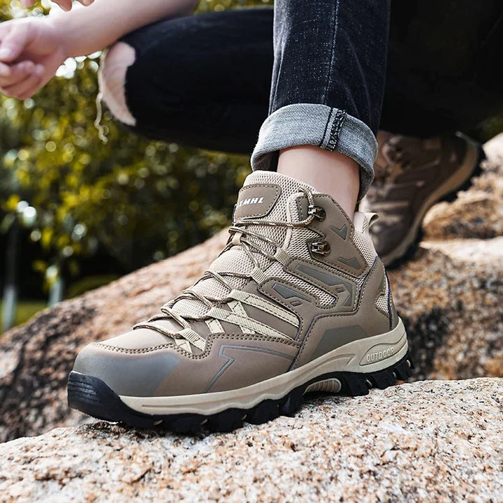 Outdoor dames schoenen, waterdicht, met superieure grip voor ruig terrein en modder.