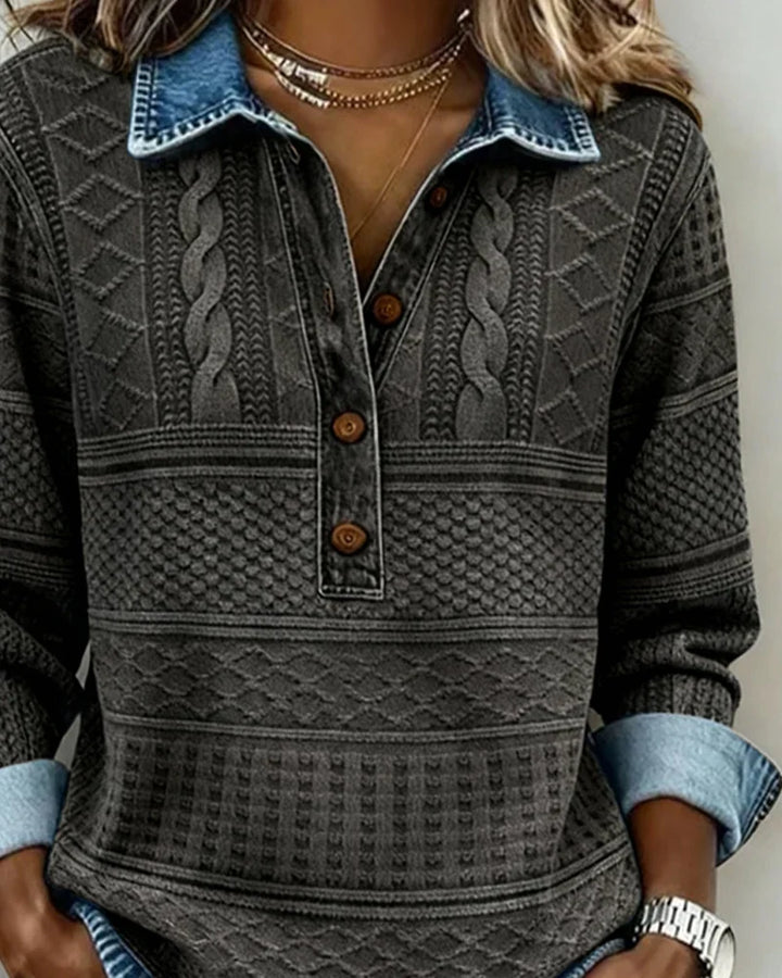 Detail van de polokraag op een comfortabele dames trui met fijne structuur, ideaal voor een casual chic look.