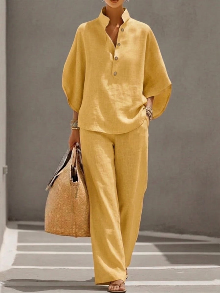 Minimalistische dames tweedelige set: top met vleermuismouwen & wijde broek. Veelzijdig en elegant.
