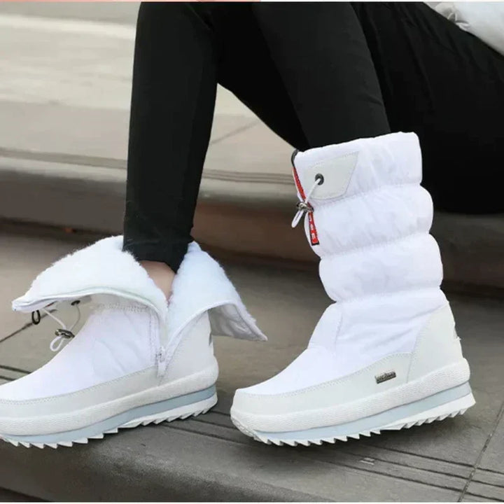 Stijlvolle dames waterdichte snowboots, ideaal voor winterse kou en sneeuw, comfortabel en warm.