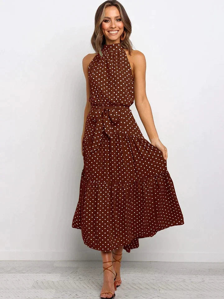Dames jurk met stippen, halternek en nauwsluitende (slim fit) pasvorm. Ideale elegante zomerkleding.