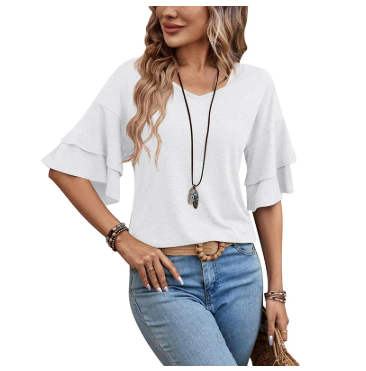 Trendy veelkleurige dames zomertop met elegante V-hals en speelse flare mouwen, veelzijdig en stijlvol.