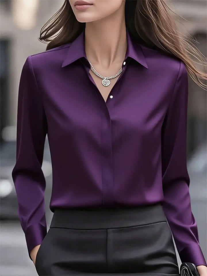 Modieuze en veelzijdige damesblouse met lange mouwen en klassieke puntkraag, perfect voor elke outfit.