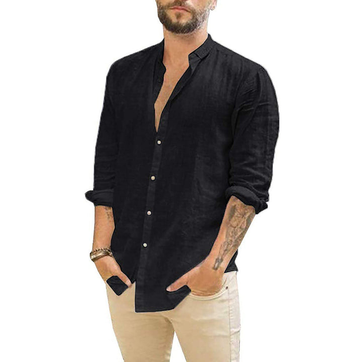 Achterzijde van een effen herenoverhemd met lange mouwen, toont de slanke pasvorm en stijlvolle look.