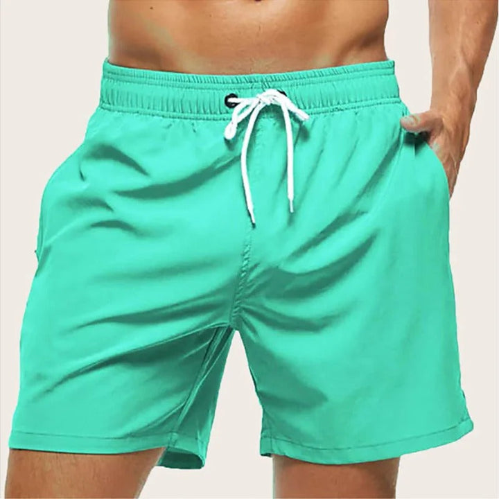 Comfortabele heren zwemshort, sneldrogend en elastisch, perfect voor actieve zomervakanties en badmode.