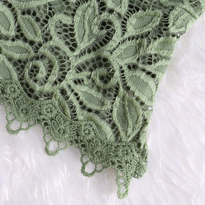 Verleidelijke Dames Mara mesh top met verstelbare bandjes en V-hals.