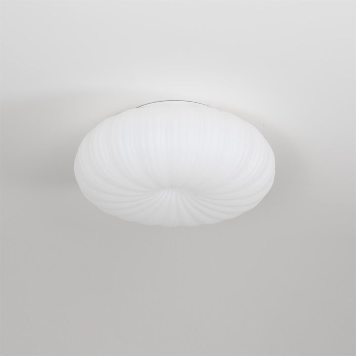 "Dimbare Filomena Luxe plafondlamp met modern design, LED-verlichting en afstandsbediening, ideaal voor elegante interieurs."