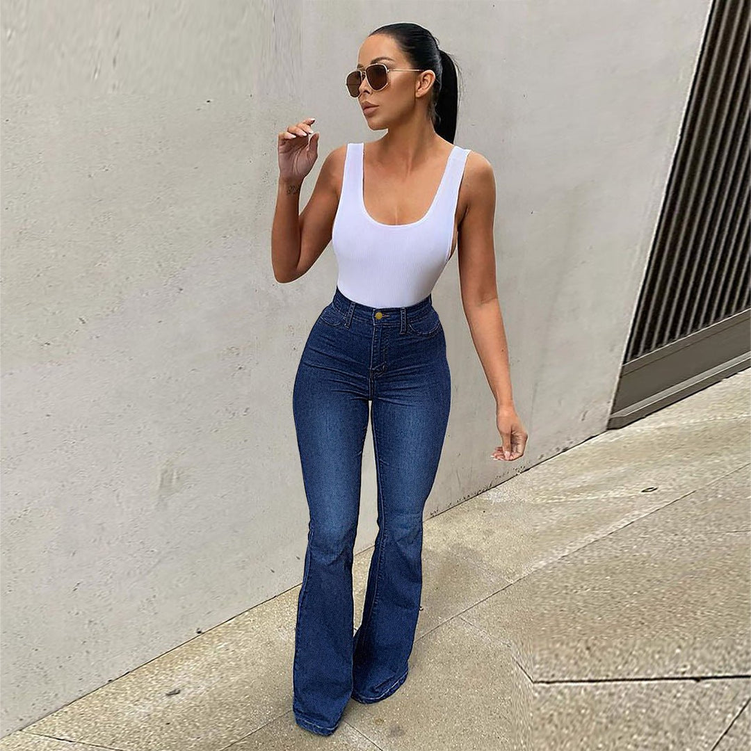 "Diona flared jeans met uitlopende pijpen, hoge taille, blauwe wassing; stijlvolle en comfortabele elastische denim look."
