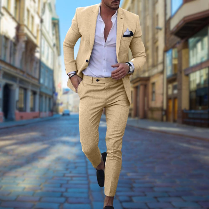 "Donkerblauw slim fit herenpak, ideale keuze voor bruiloft en zakelijk, elegante pasvorm met stijlvolle details."