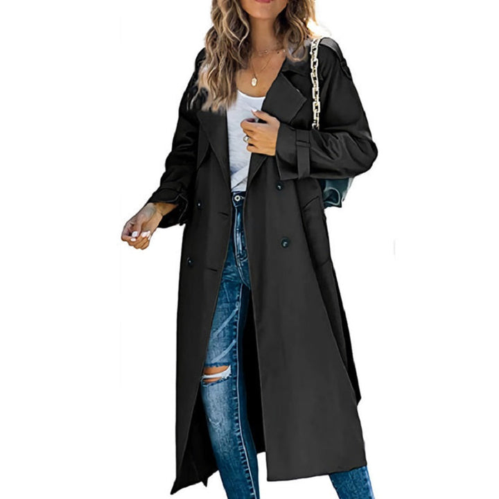 Verfijnde lange dames trenchcoat, de perfecte elegante tussenjas. Stijlvolle bovenkleding voor uw voorjaar/najaar garderobe.