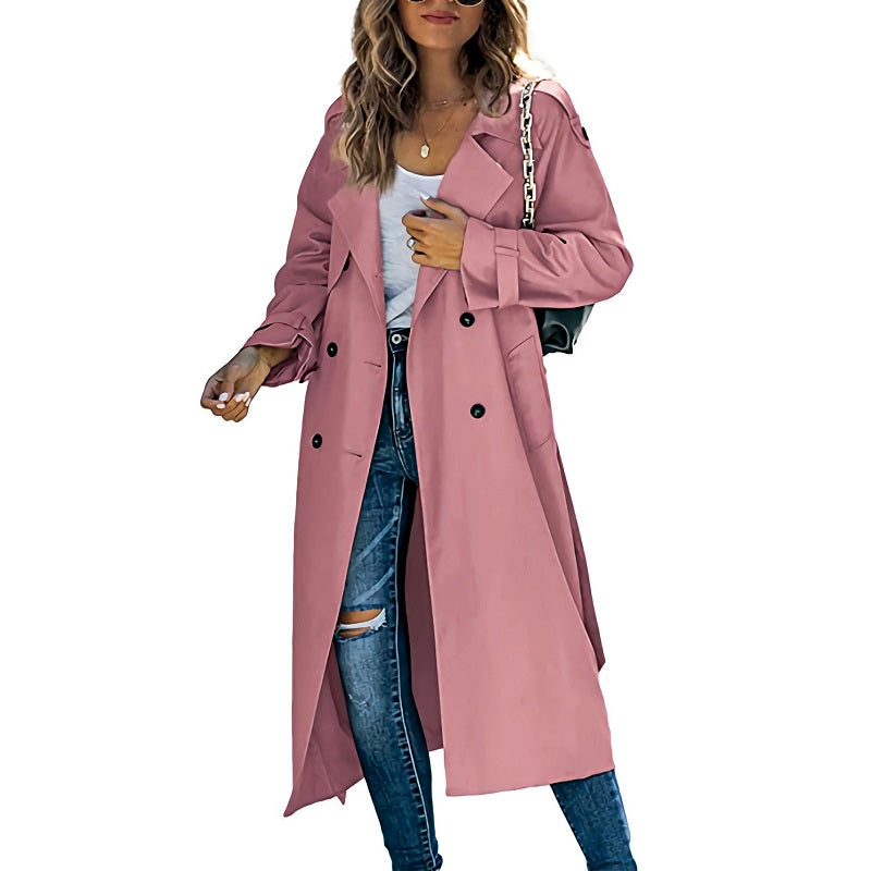 Nieuwe collectie: stijlvolle lange dames trenchcoat. Verfijnde tussenjas, ideaal voor een casual of elegante look.