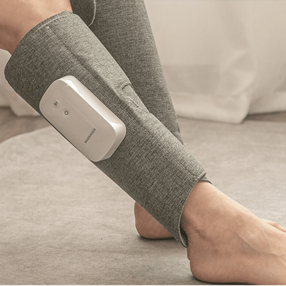 "Draadloos beenmassageapparaat met luchtcompressie, zwart, compact design, verlicht pijn en verbetert bloedcirculatie."