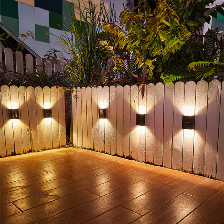 Draadloze LED wandlamp op zonne-energie, waterdicht voor energiezuinige tuin-, terras- en opritverlichting.
