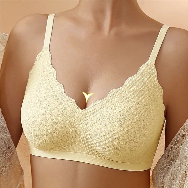 "Draadloze naadloze kanten bh voor ultiem comfort en elegante look in zachtroze met verstelbare bandjes."