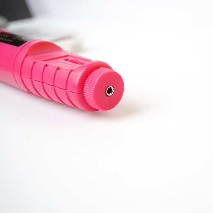"Draagbare 6-in-1 elektrische nagelvijlset voor manicure en pedicure, inclusief 6 opzetstukjes, roze uitvoering."